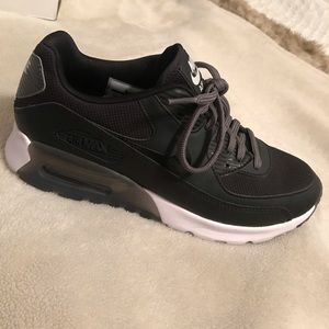 Nike Air Max 90 Ultra Essential